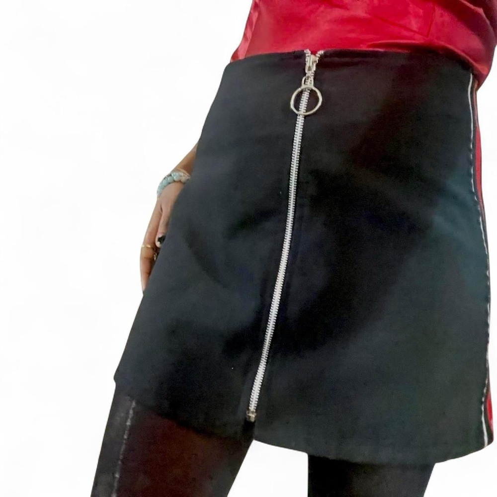 Sleek Black Zipper Mini Skirt